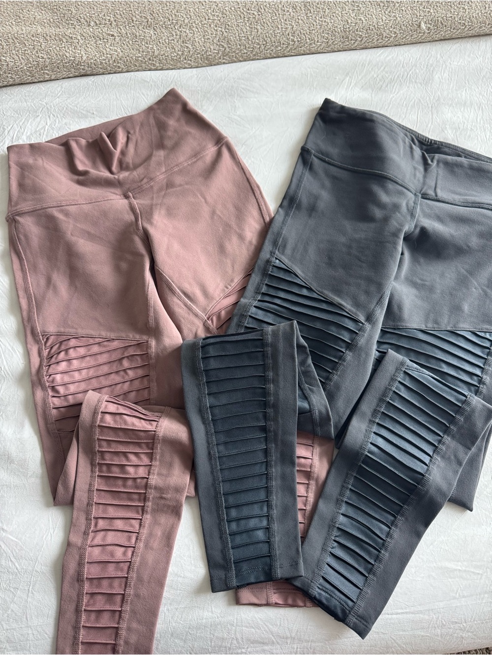 Alo Yoga Ribbed Detail High-Waist Leggings — Dusty Rose & Charcoal